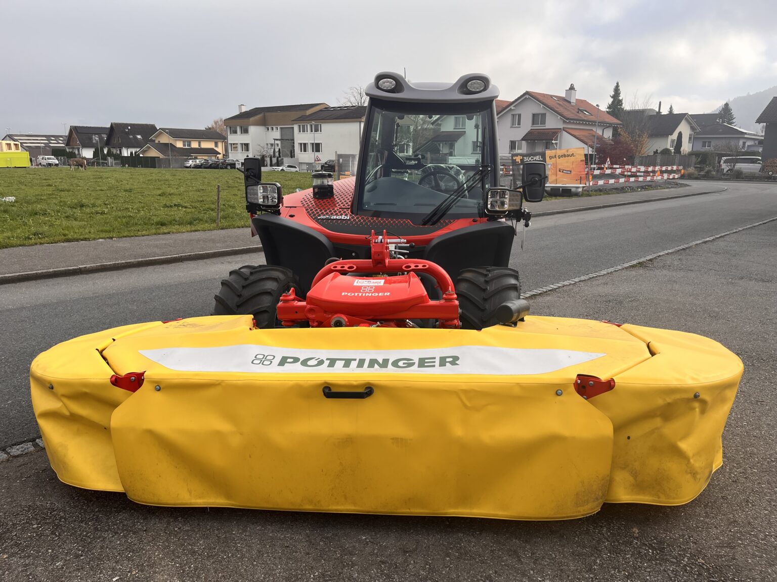 Aebi TT 470 mit Pöttinger Mähwerk